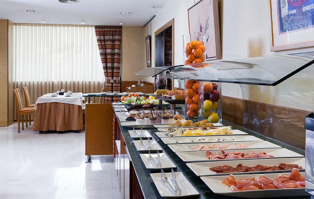 Nh Ciudad De Santander Otel Restoran fotoğraf